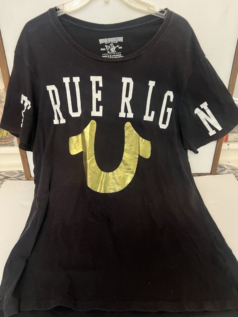 True Religion Black T Shirt M Gold Foil Size Large Y2k Rock Hip Hop.   E